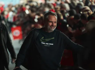 Ugo Mola arrive au stade Ernest Wallon un jour de match