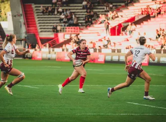 Emma Pasin face à deux joueuses du Stade Bordelais 25/26