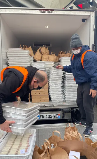 Malgré le report de la rencontre ST - WASPS, le Stade Toulousain fait don des denrées alimentaires commandées pour le match, à deux associations qui lui sont chères : la Banque Alimentaire et le Secours Catholique.
