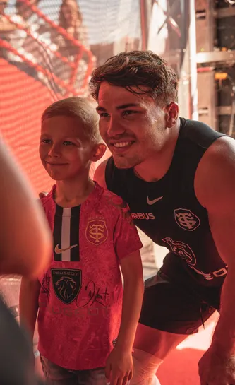 Marius, 7 ans, a pu assister avec sa maman et Vincent Clerc comme invité de prestige, à un entraînement collectif du groupe professionnel.