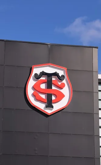 Stade Ernest-Wallon, logo ST sur la tour