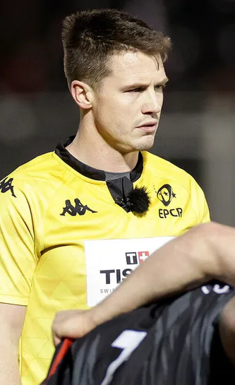 L'arbitre de rugby Sam Grove-White