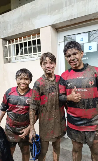 Jeunes joueurs de l'association après un match 25/26