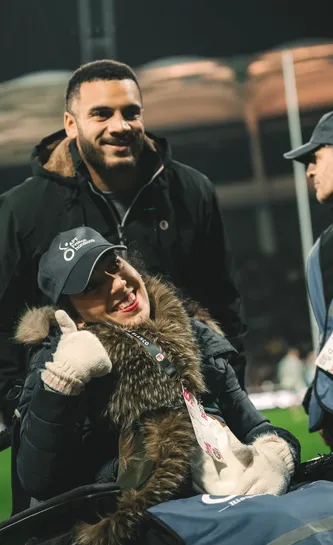 Matthis Lebel avec une personne d'APF France handicap 25/26