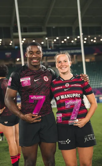 Jérémy Nemor et Charlie Gauyat avec leurs trophées du Supersevens