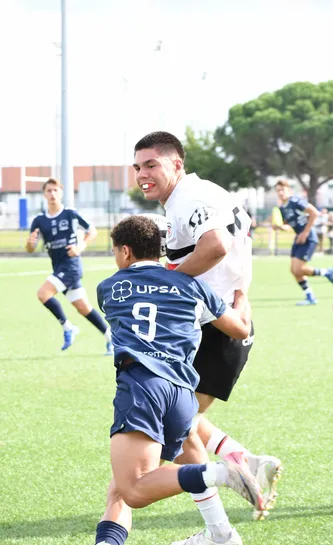 Joueur Crabos face à un joueur d'Agen