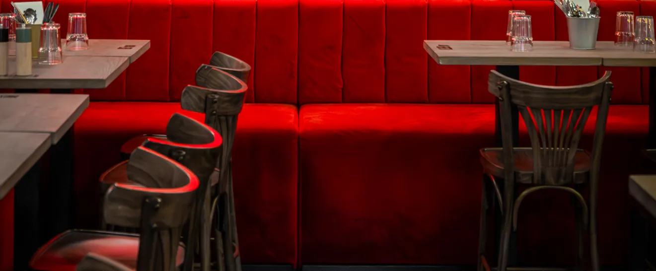 Les banquettes du Grand Café du Stade Toulousain