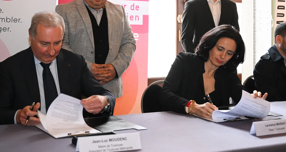 À l’occasion de la rencontre Stade Toulousain – Stade Français Paris, qui se tiendra le samedi 5 novembre à 15h00 au stade Ernest-Wallon, l’audiodescription fait son apparition au stade !