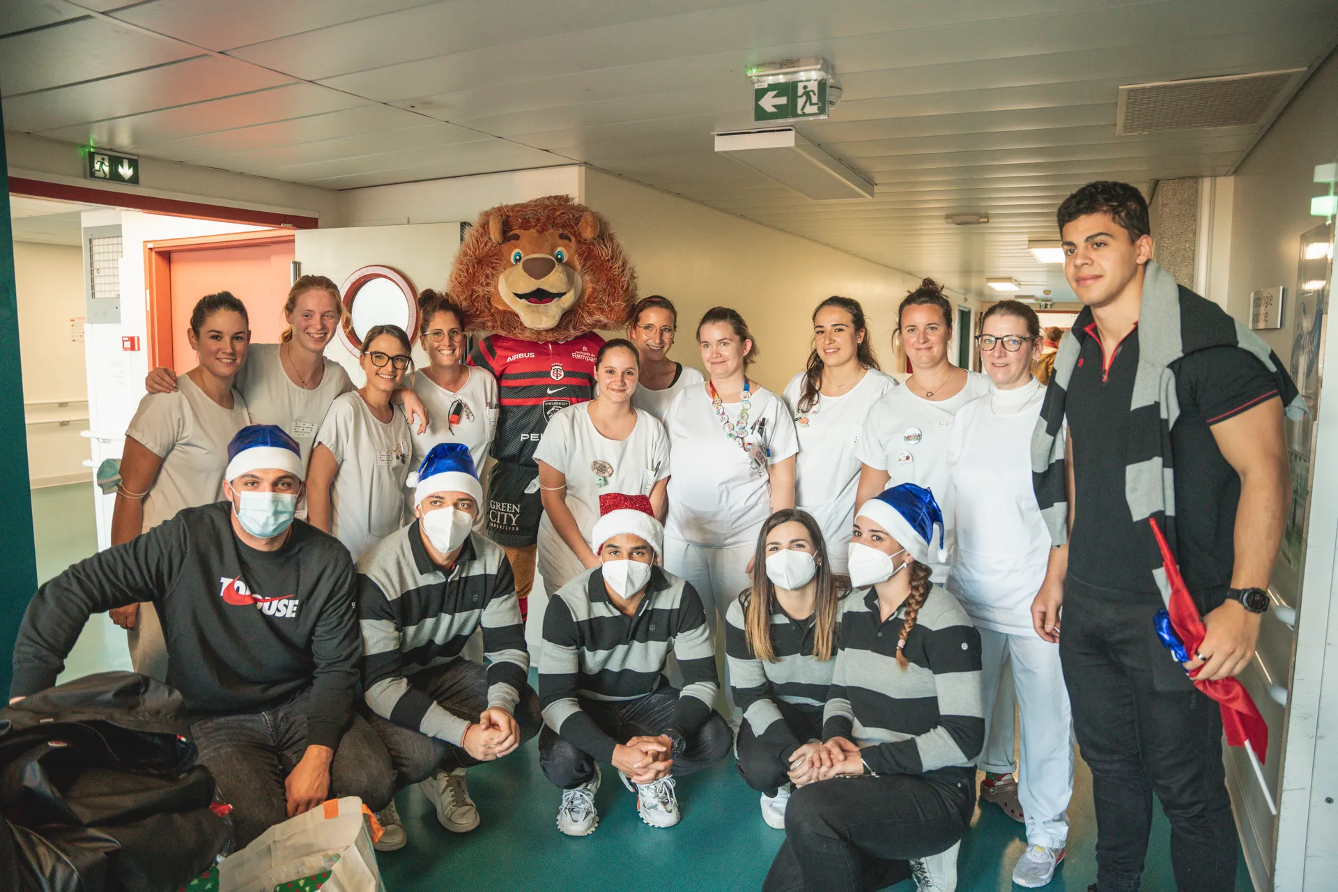 Mercredi 14 décembre, le Stade Toulousain a participé à une distribution de cadeaux à l’Hôpital des Enfants de Purpan, organisée par l’association La Petite Étoile Occitanie. 