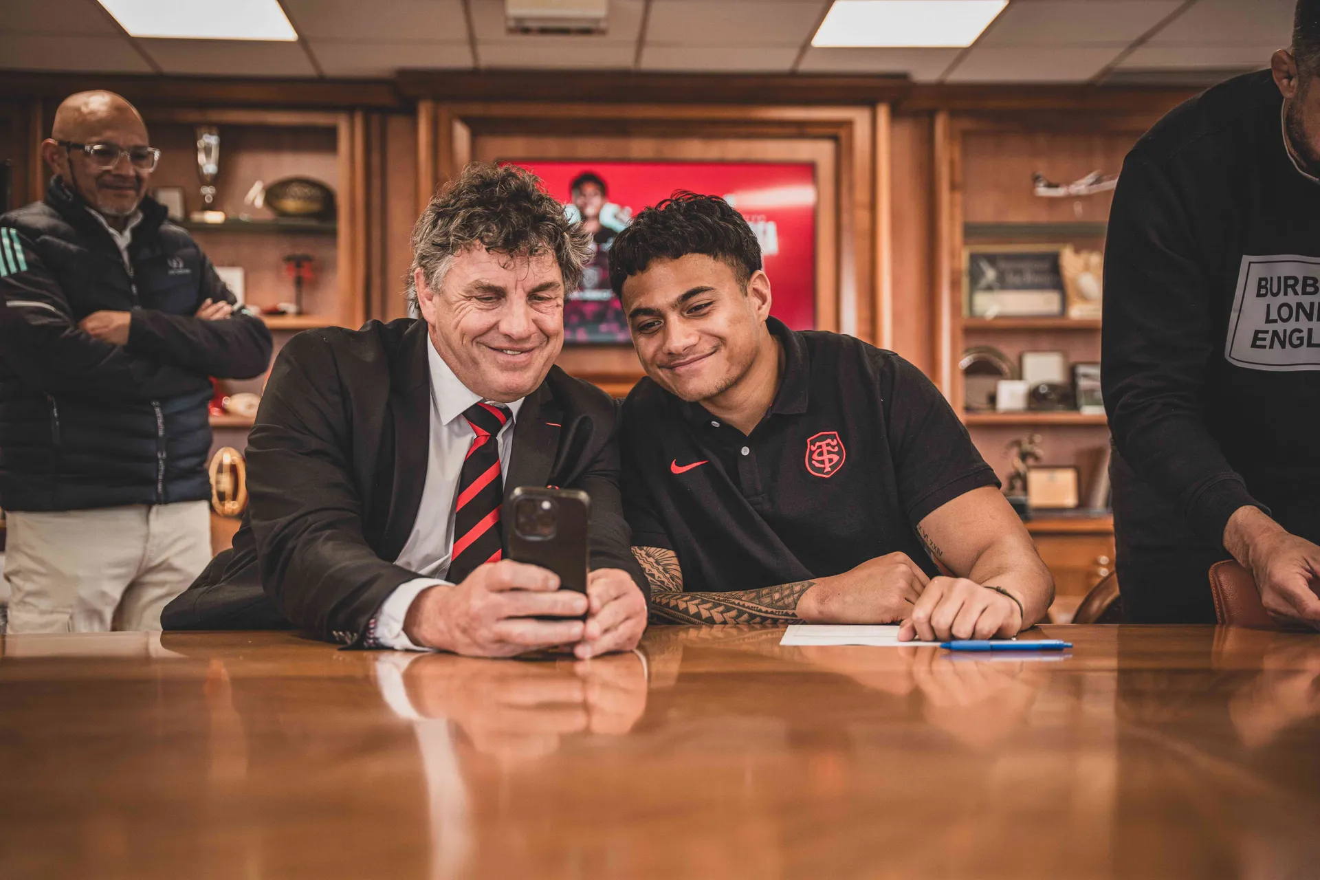 Signature de contrat Siale Tolofua