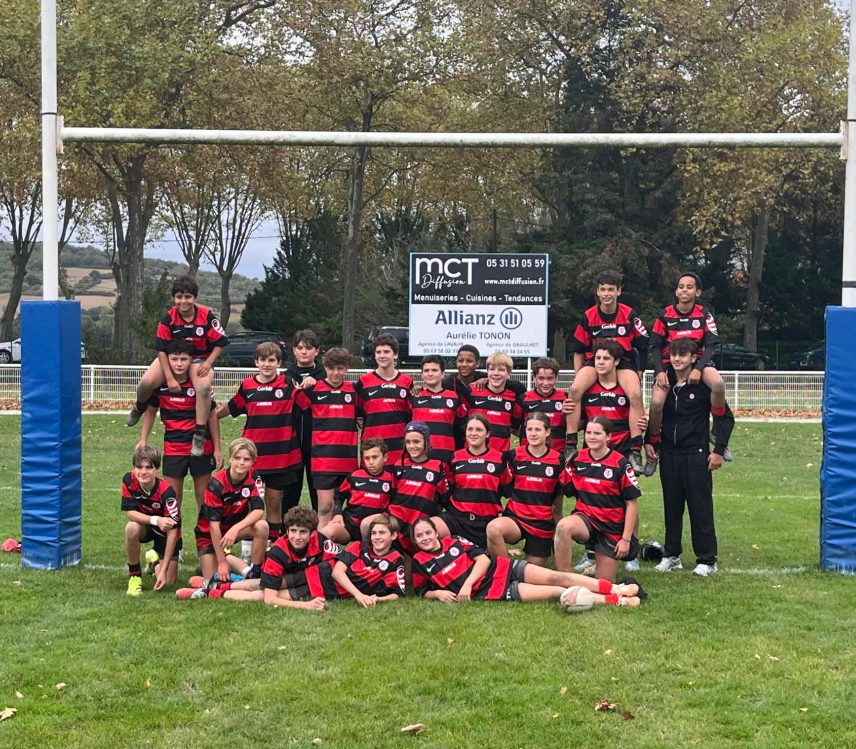 Photo de groupe de jeunes de l'Association 25/26