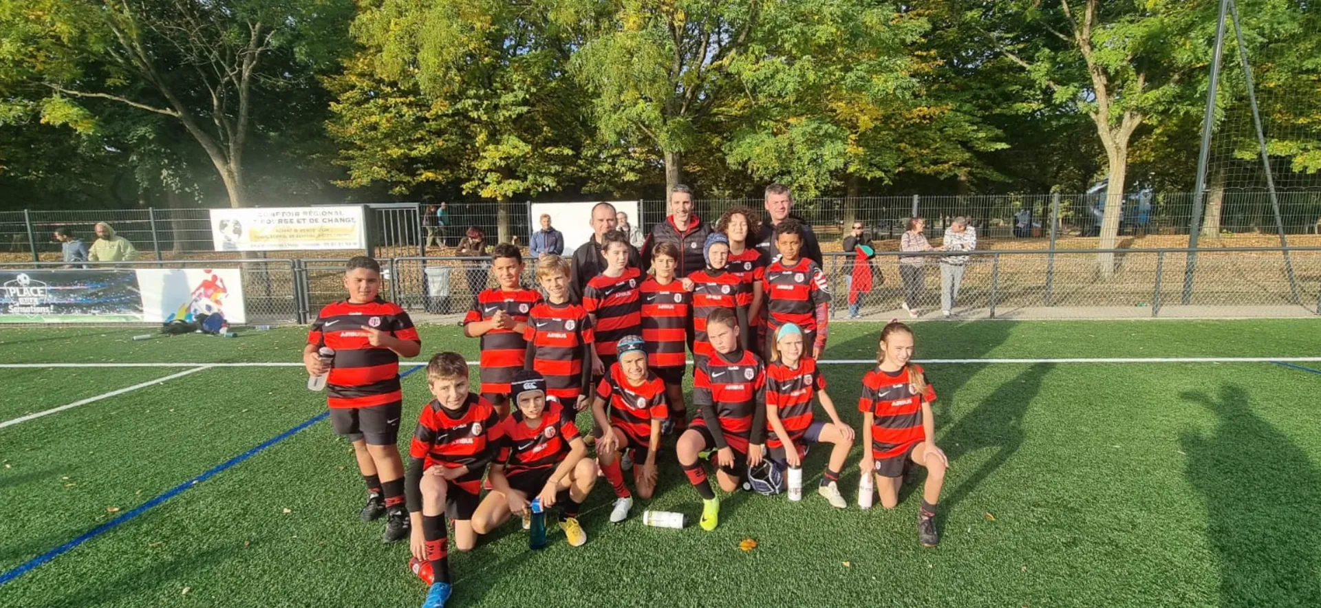 Photo de groupe de la catégorie U12 après un tournoi