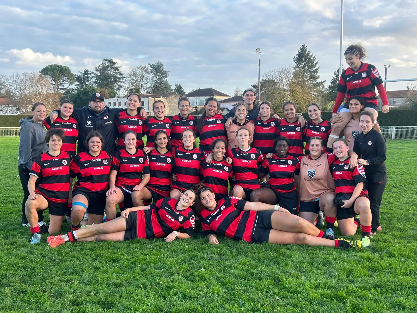 Photo collective des Cadettes après une victoire 25/26