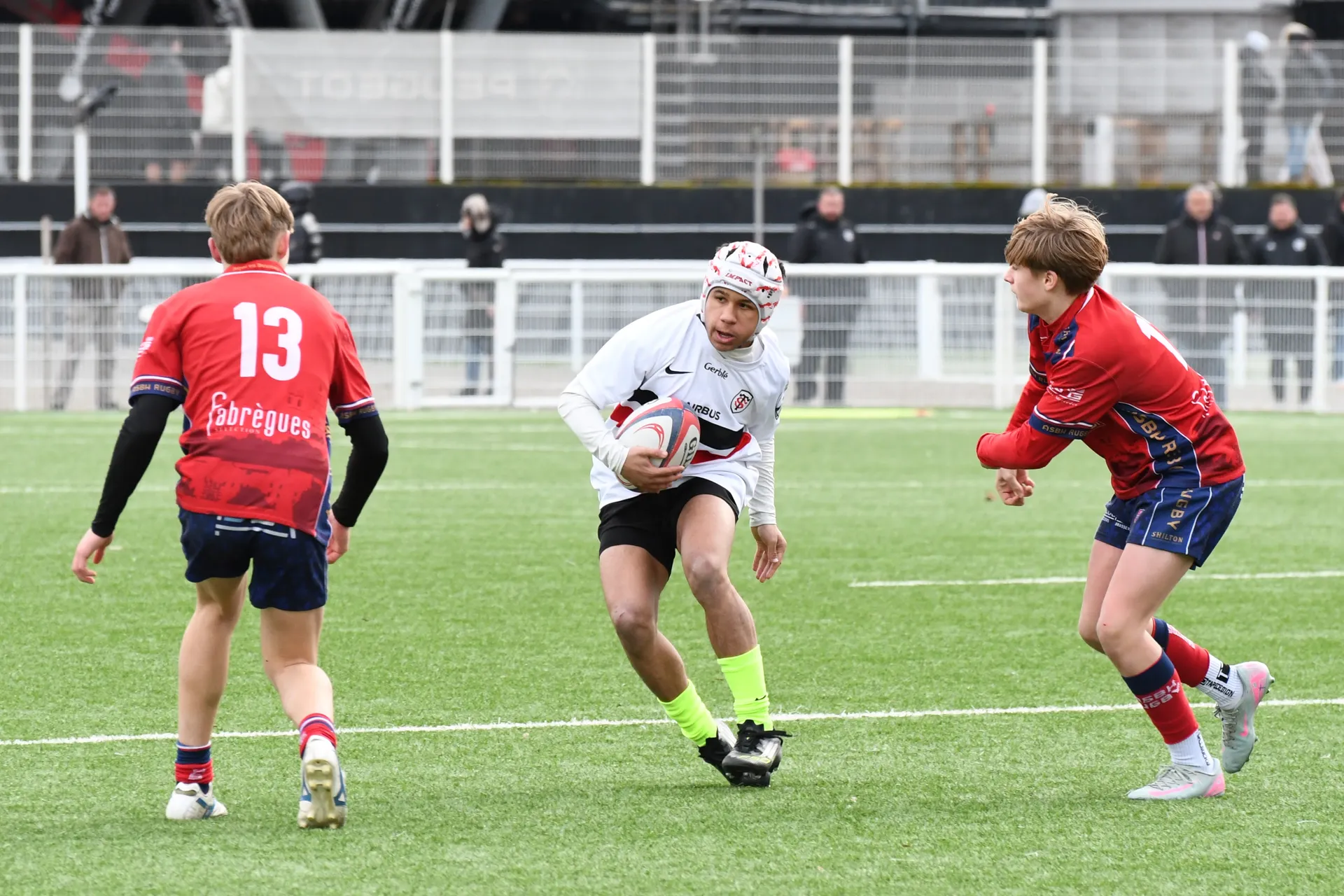 Joueur Cadets B face à des joueurs de Béziers 