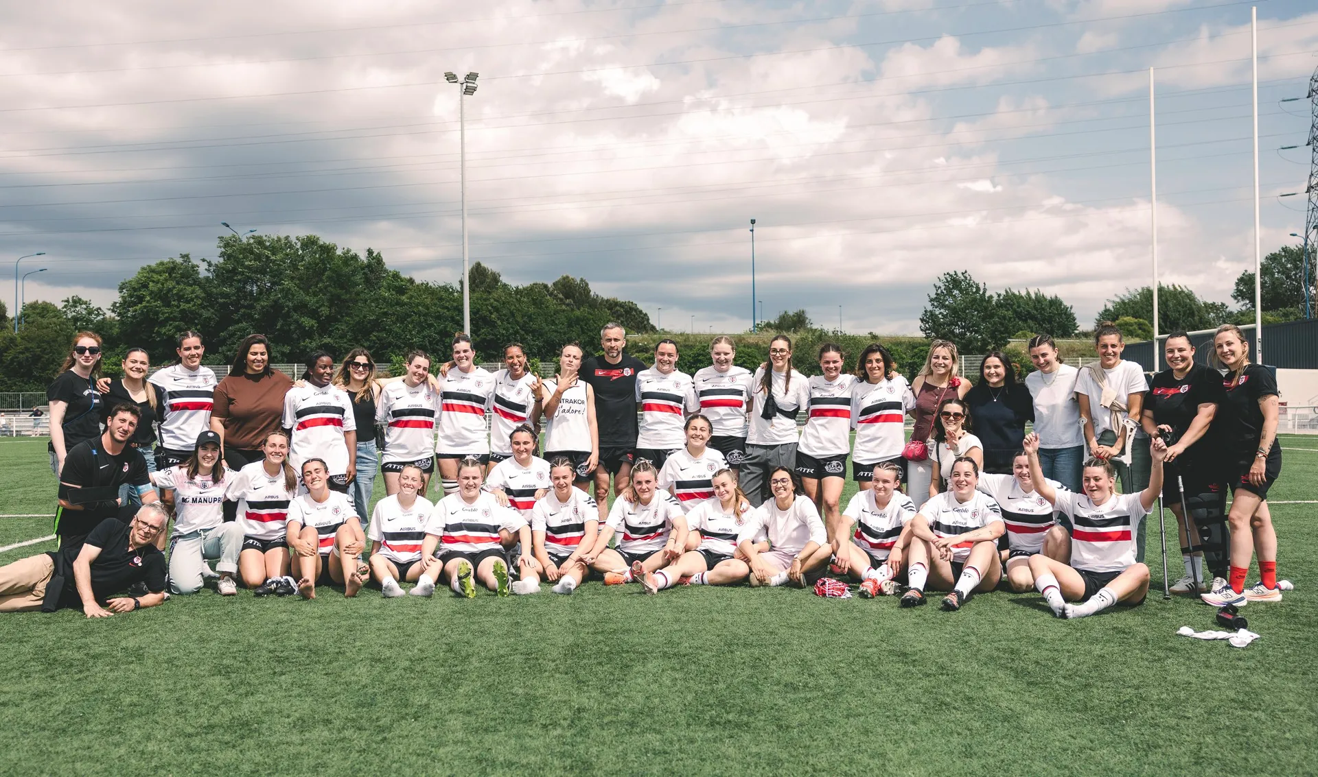 Photo de groupe Réserve Élite après la victoire face à Lyon