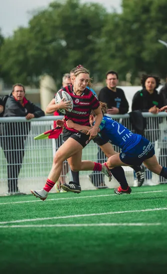Mia Moussac Bouttier face à une joueuse du Stade Villeneuvois 25/26